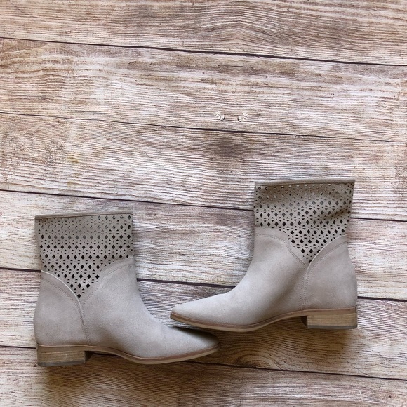 Michael Kors Sunny Bootie - Picture 4 of 13